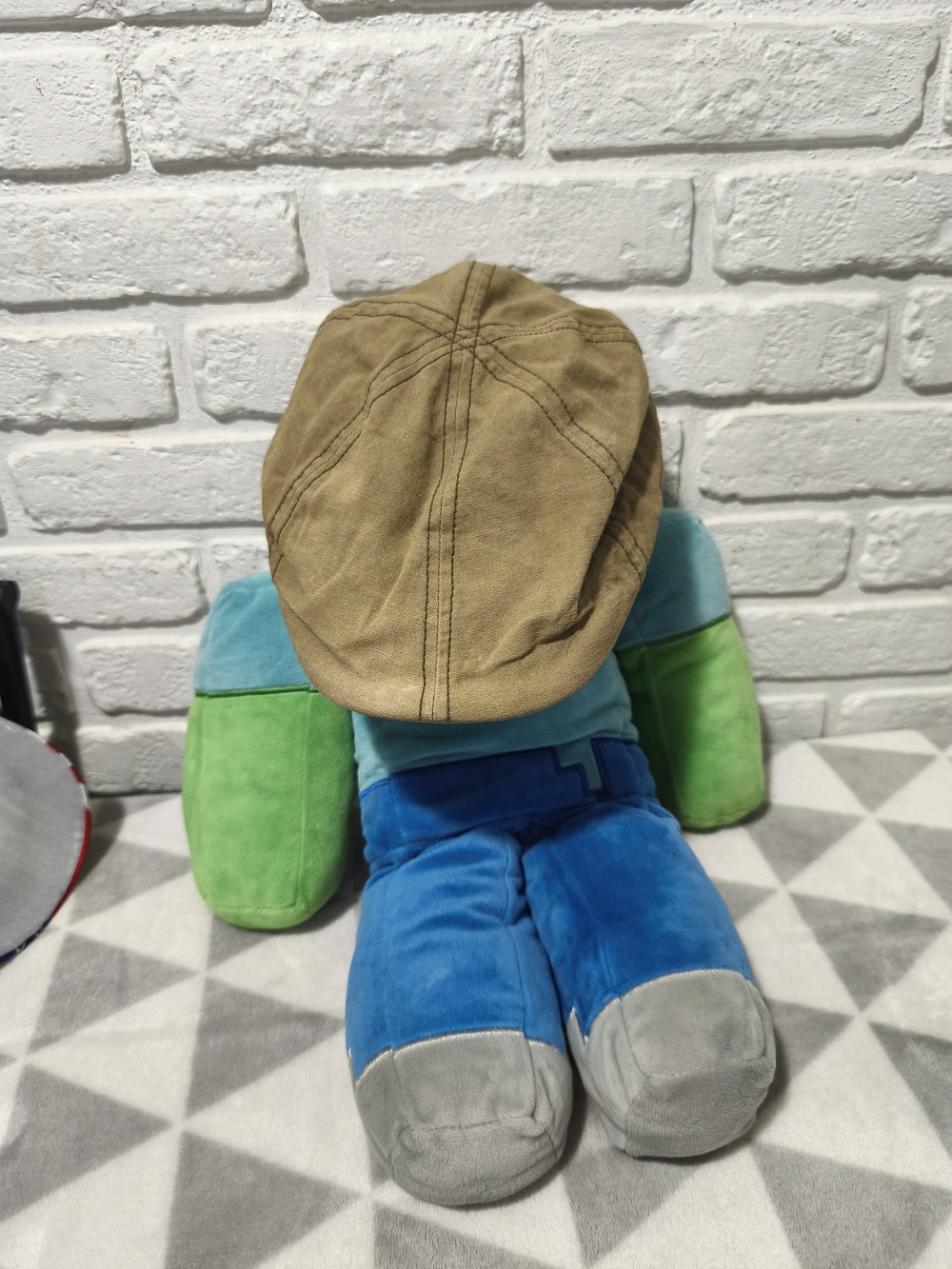 Levis classic tan headwear is a duckbill ivy cap L/XL